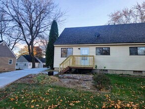 1627 E Glenwood Dr in Des Moines, IA - Building Photo - Building Photo