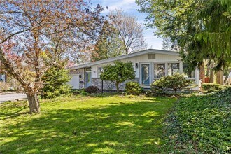 130 Brooklawn Dr in Rochester, NY - Building Photo - Building Photo