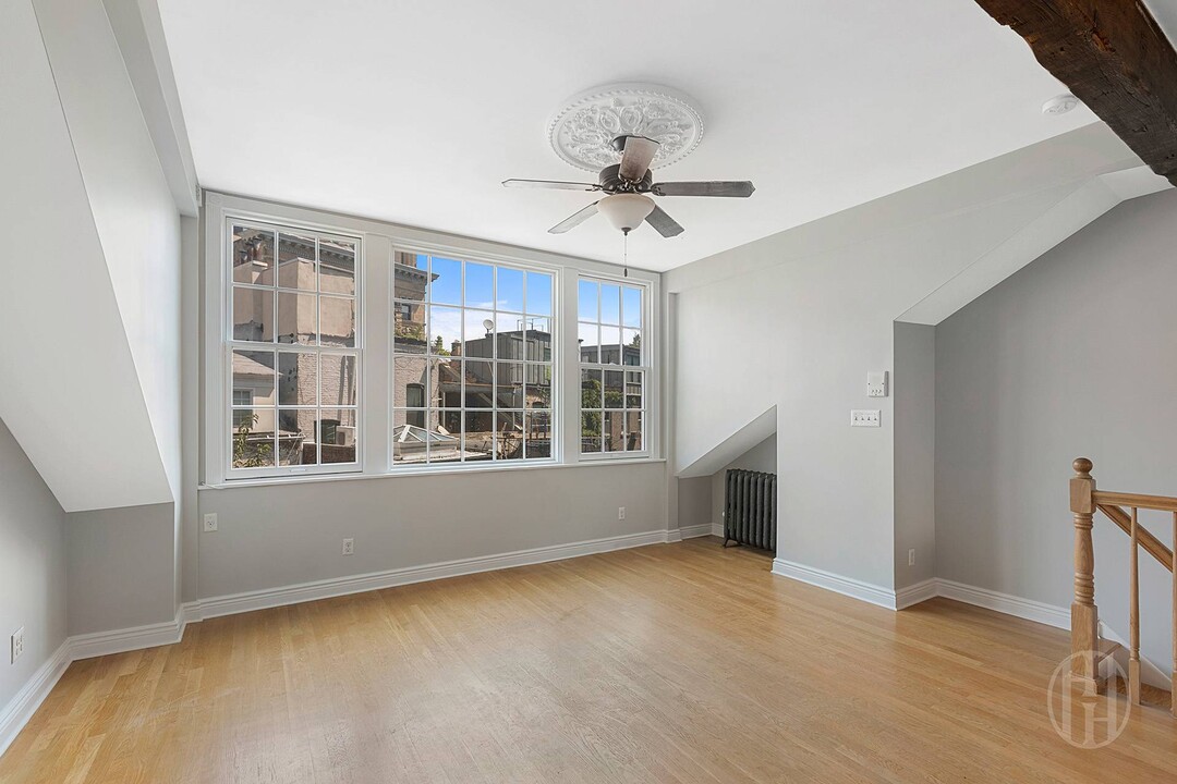 177 W 4th St, Unit 1 in New York, NY - Building Photo