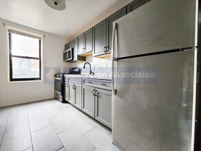 525-527 Riverdale Ave, Unit 2F in Yonkers, NY - Building Photo - Building Photo