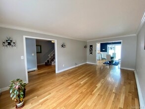 404 Mountain Laurel Dr in Monroe, NY - Building Photo - Building Photo