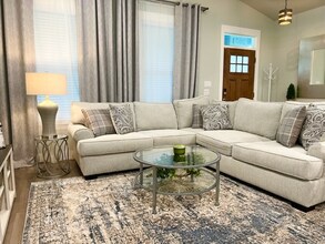 2071 W Romana St in Pensacola, FL - Building Photo - Building Photo