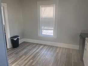 147 Grove St, Unit Apartment 1 in Bangor, ME - Building Photo - Building Photo