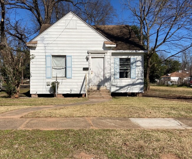 401 Edwards St