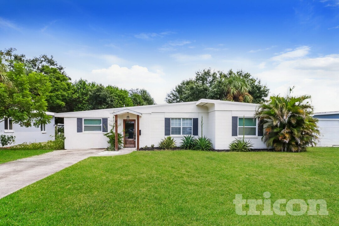 5827 10th St N in St. Petersburg, FL - Building Photo