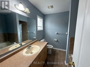 112 Bushmill Cir in Brampton, ON - Building Photo - Building Photo