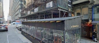 135 E 47th St, Unit 21E in New York, NY - Building Photo