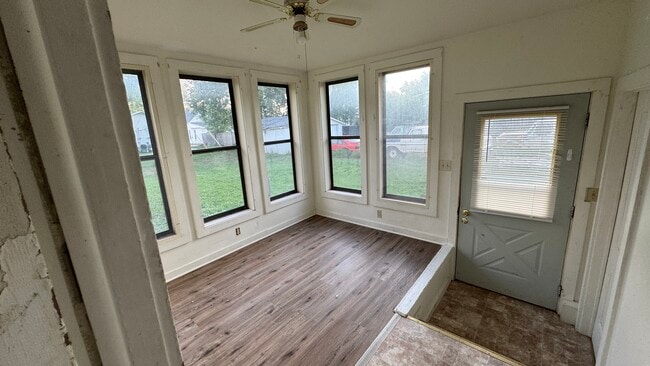 property at 1318 W 4th St