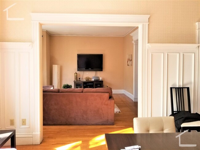 21 Claymoss Rd, Unit 1 in Boston, MA - Foto de edificio - Building Photo