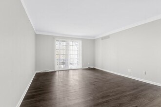 24360 E River Rd in Grosse Ile Township, MI - Building Photo - Building Photo