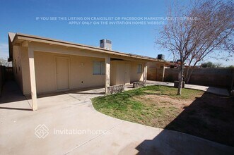 2251 W Roeser Rd in Phoenix, AZ - Foto de edificio - Building Photo
