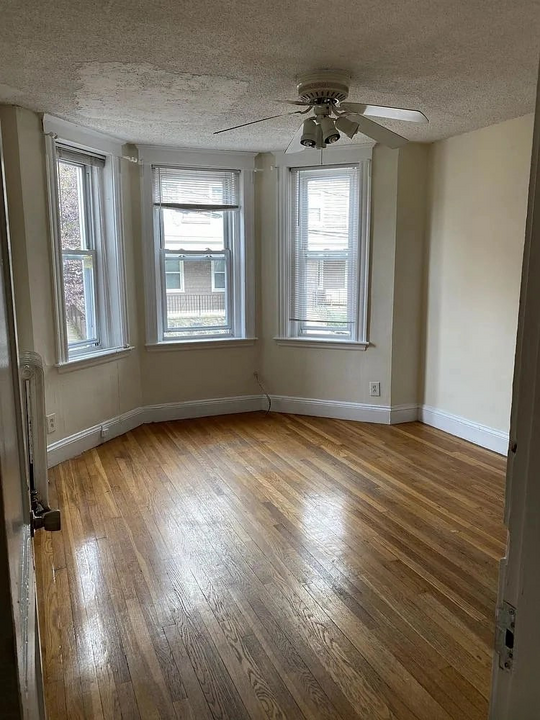 5 Barrows St, Unit 3 in Boston, MA - Building Photo