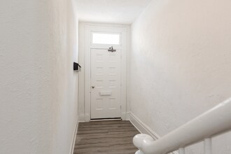 218 W King St-Unit -Apt 4 in Lancaster, PA - Building Photo - Building Photo