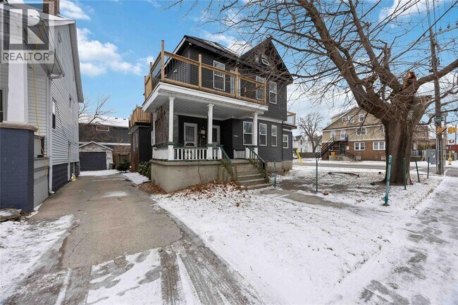 211 George St in Sarnia, ON - Foto de edificio - Building Photo