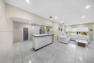 490 W 33rd Pl in Hialeah, FL - Building Photo - Building Photo