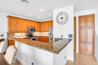 663 Live Oak Ln in Weston, FL - Building Photo - Building Photo