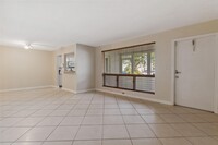 532 S Luna Ct, Unit 2 in Hollywood, FL - Building Photo - Building Photo