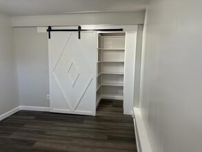 La Vue Lake Apartments in Gary, IN - Building Photo - Building Photo