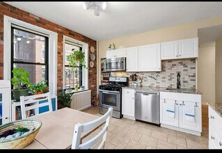 1400 Commonwealth Ave, Unit 6 in Boston, MA - Building Photo - Building Photo
