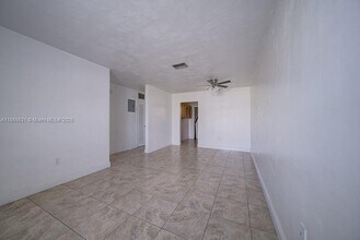 11250 SW 7th St in Miami, FL - Building Photo - Building Photo