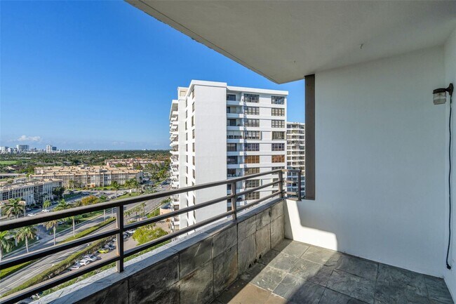 500 Three Islands Blvd, Unit 1108 in Hallandale Beach, FL - Building Photo - Building Photo