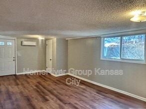 2328 S Grand Ave in Independence, MO - Building Photo - Building Photo