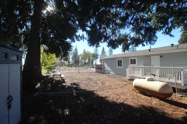 5778 Stratton Ln in Paradise, CA - Building Photo - Building Photo
