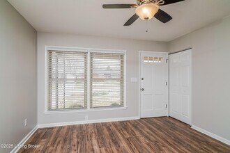 7709 Mango Dr in Louisville, KY - Building Photo - Building Photo