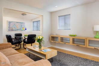 301 N Hudson Ave-Unit -B in Pasadena, CA - Building Photo - Building Photo