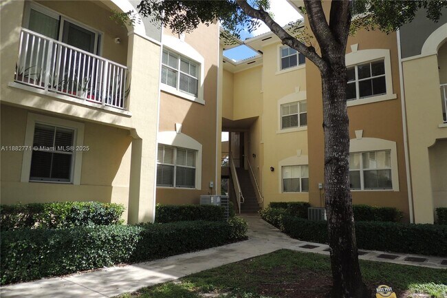 8899 NW 107 Ct in Doral, FL - Building Photo - Building Photo