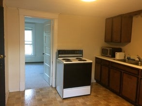 1005 N State St-Unit -1005 & 1/2 (Upper) N in Appleton, WI - Foto de edificio - Building Photo