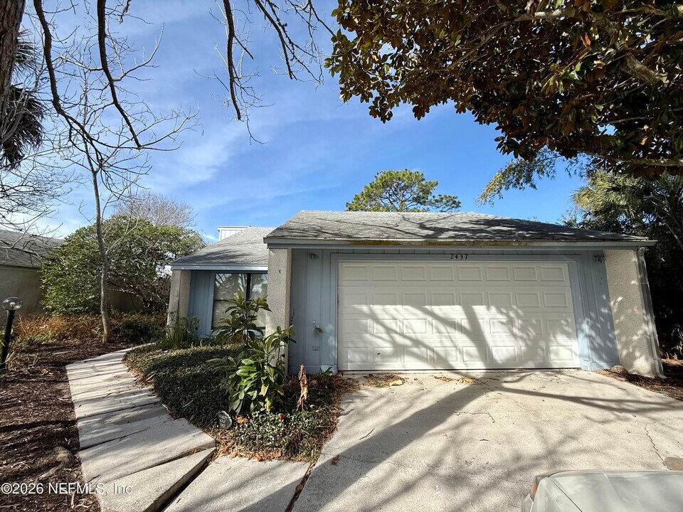 2437 Burgundy Ct in Ponte Vedra Beach, FL - Building Photo