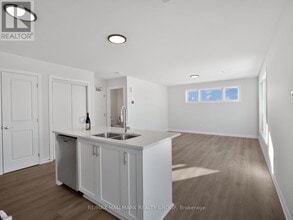 701 Glenroy Gilbert Dr in Ottawa, ON - Building Photo - Building Photo