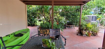 1610 NW 8th Terrace-Unit -4 in Miami, FL - Building Photo - Building Photo