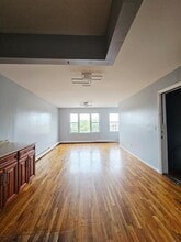 561 Beach 43rd St in Queens, NY - Foto de edificio - Building Photo