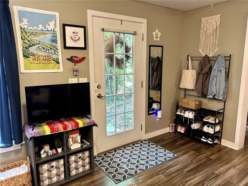 2216 Plantation Ln in Atlanta, GA - Building Photo