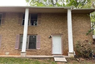 79 Flint River Rd in Riverdale, GA - Building Photo