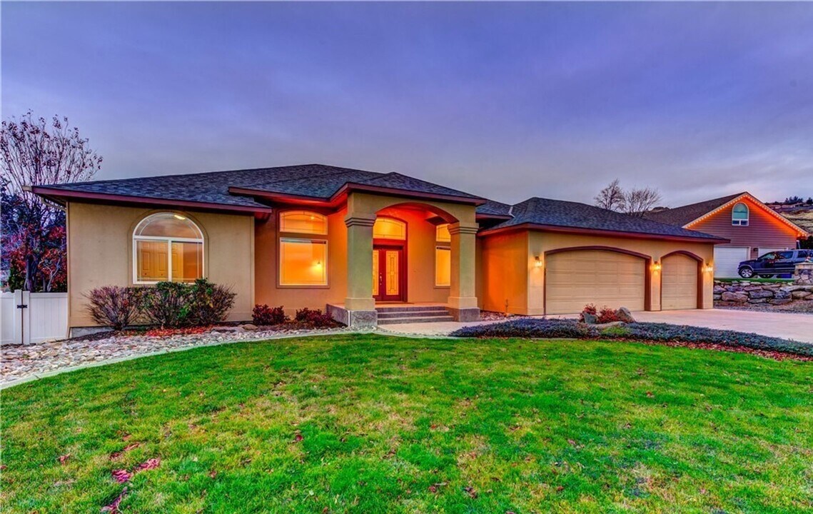 89 Springhill Dr in East Wenatchee, WA - Building Photo