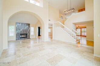 2111 Peak Pl in Thousand Oaks, CA - Building Photo - Building Photo