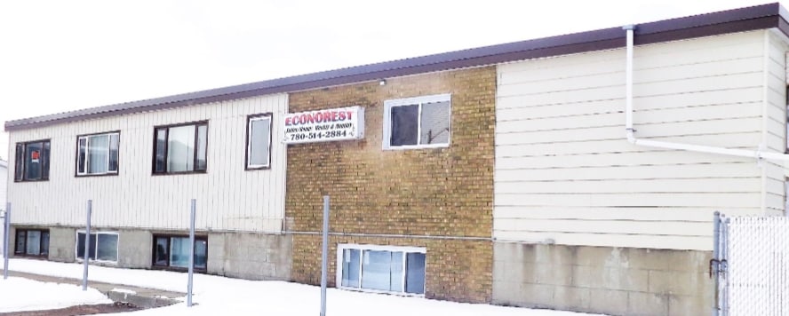 Econorest Apartments Building A in Drayton Valley, AB - Building Photo