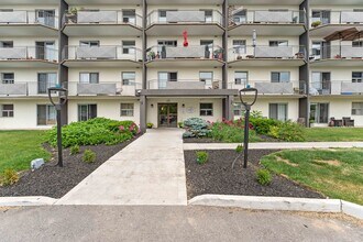 17-17 Sympatica Crescent in Brantford, ON - Building Photo - Building Photo