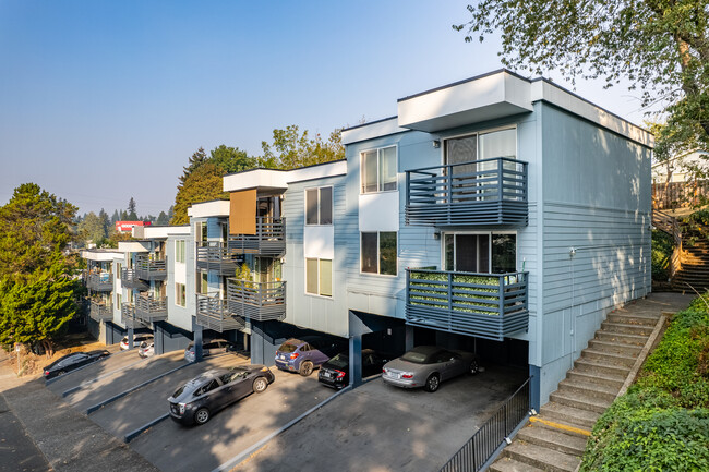 Hillside Terrace Condominiums in Portland, OR - Foto de edificio - Building Photo