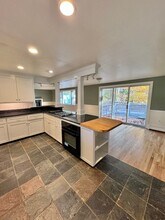 52 Harding Rd in Portsmouth, NH - Building Photo - Building Photo