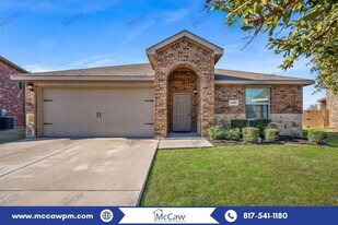 2492 Saldana Dr in Fate, TX - Building Photo