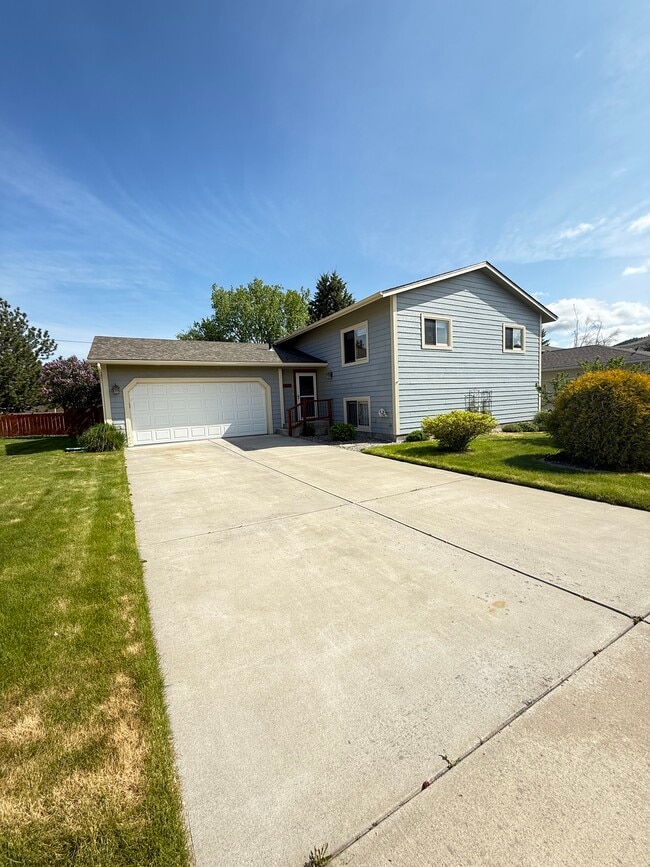 property at 5570 Dove Ct