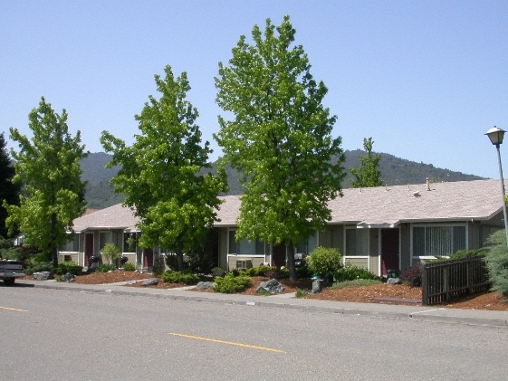 1550 N Bush St in Ukiah, CA - Building Photo - Building Photo