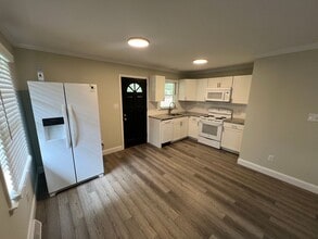 104 Secrest Ave in Belmont, NC - Building Photo - Building Photo