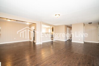 7414 Cedar Knolls Dr in Dayton, OH - Building Photo - Building Photo