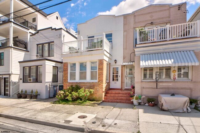 property at 135 N Newport Ave