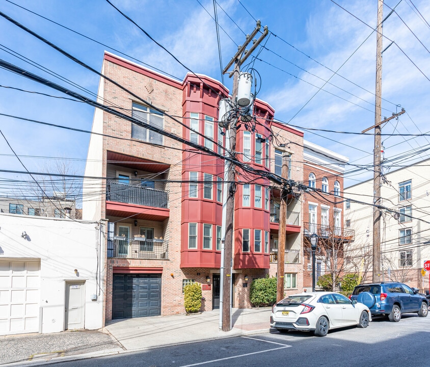 128-130 Jackson St in Hoboken, NJ - Building Photo